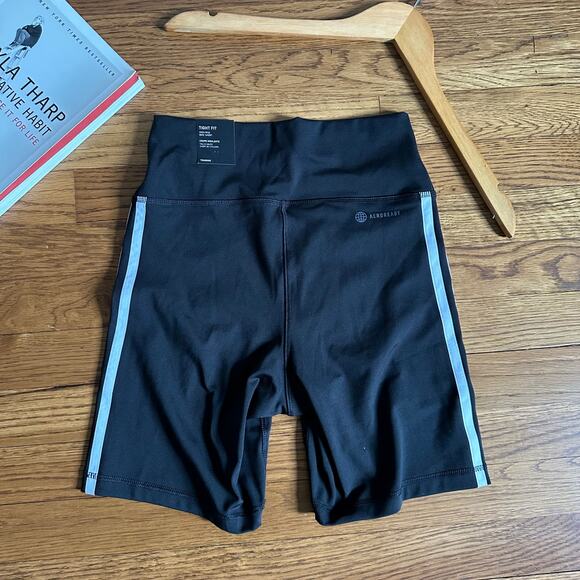 adidas Essentials 3 Stripes Bike Shorts - Picture 7 of 9